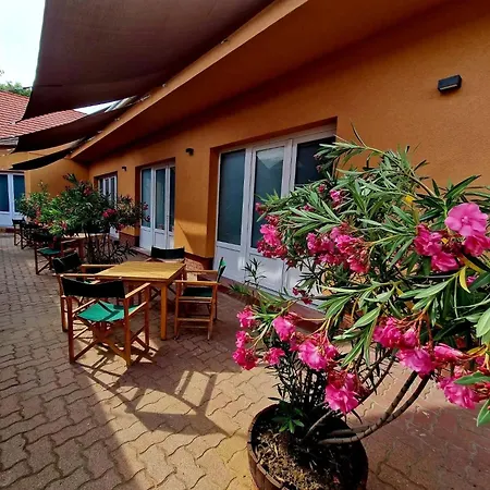Ket Siraly Apartment